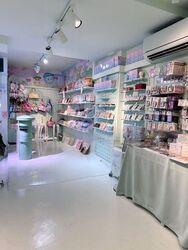 North Bridge Road (D7), Retail #584326041